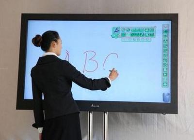 电子多媒体白板如何革新现代教育体验？